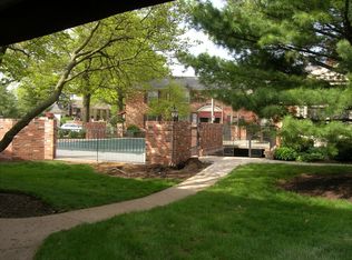 966 Chatham Ln UNIT E, Columbus, OH 43221