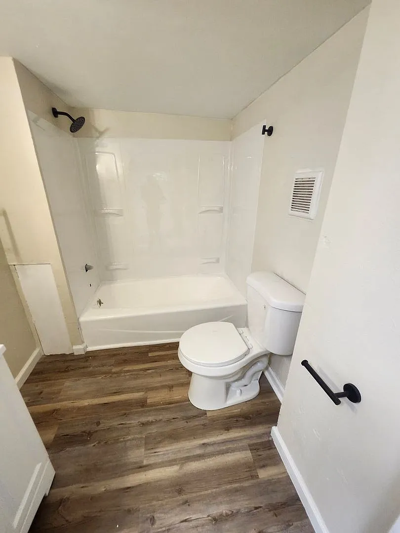 1 bed, 784 sqft, $1,098 — Photo 2