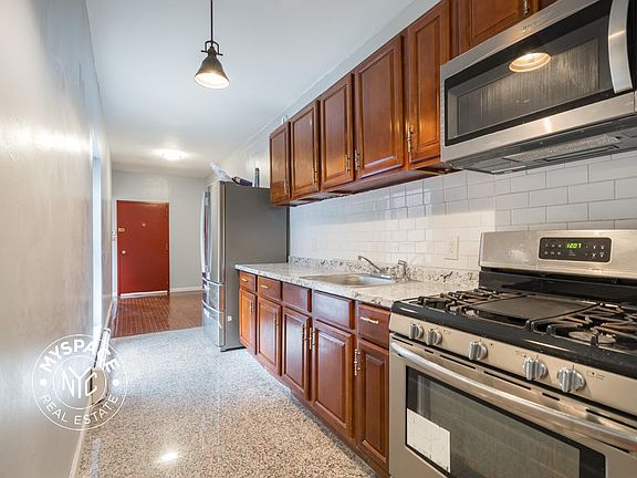 3rd image of 1633 Saint Johns Pl APT 3