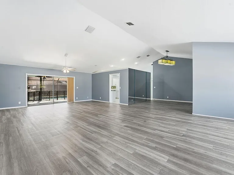 9284 Laurel Green Dr — Photo 5
