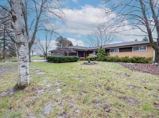 N49W18935 Joetta Dr, Menomonee Falls, WI 53051