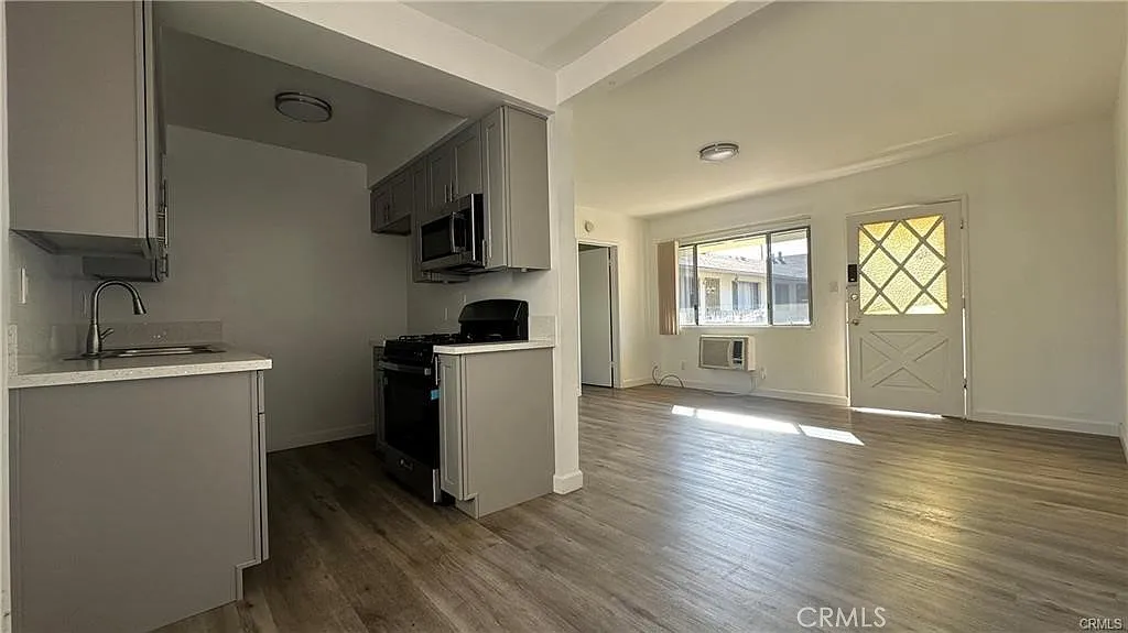 1 bed, 500 sqft, $1,800 — Photo 1