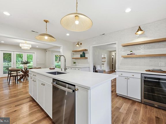 3rd image of 6524 Oxford Rd