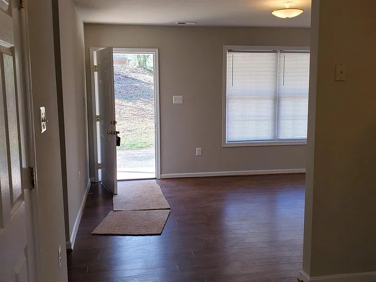 184 Aberdeen Dr — Photo 5