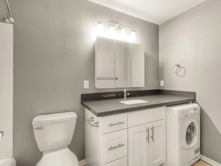 Waverly Place Apartments — Photo 7
