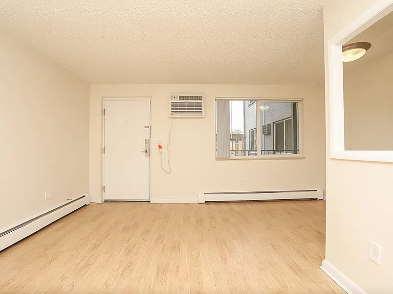 1280 Clayton St. Apartments — Photo 26