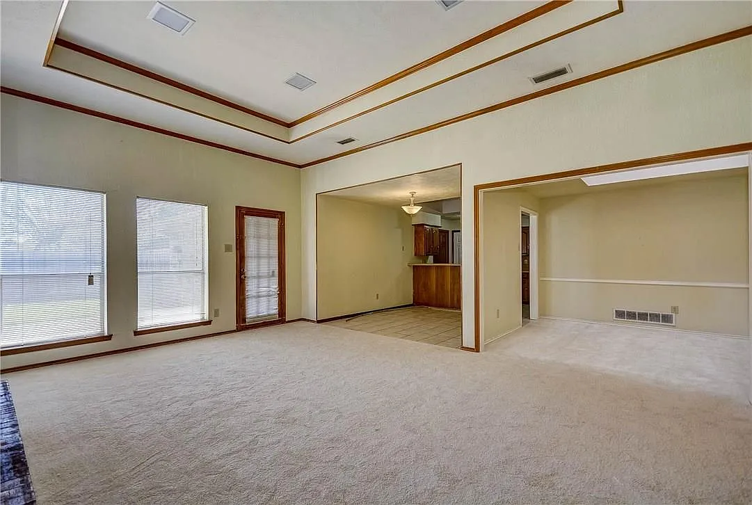 3 bed, 1714 sqft, $2,200 — Photo 3