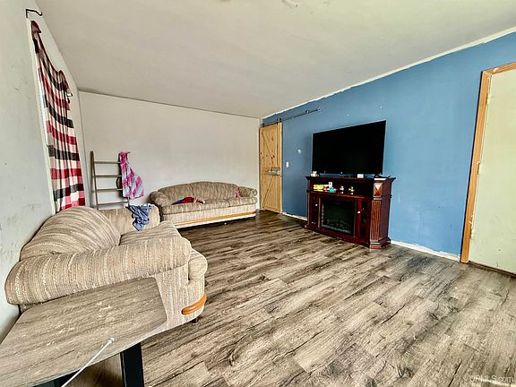 3rd image of 402 Nicholas Ave