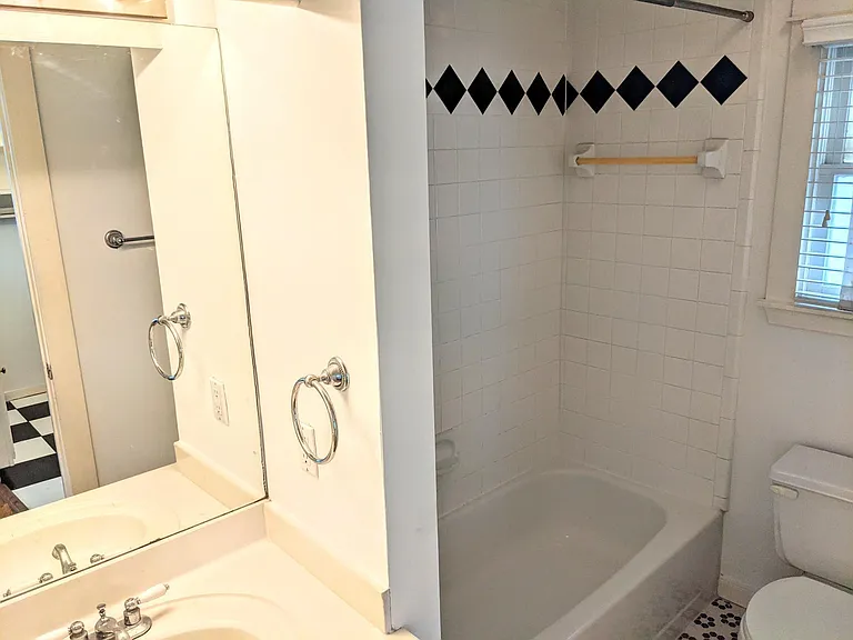 1807 Oxford St #1/2 — Photo 9