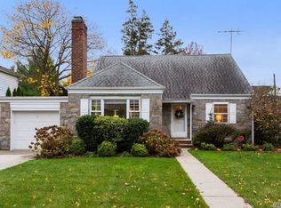 122 Poplar St, Garden City, NY 11530