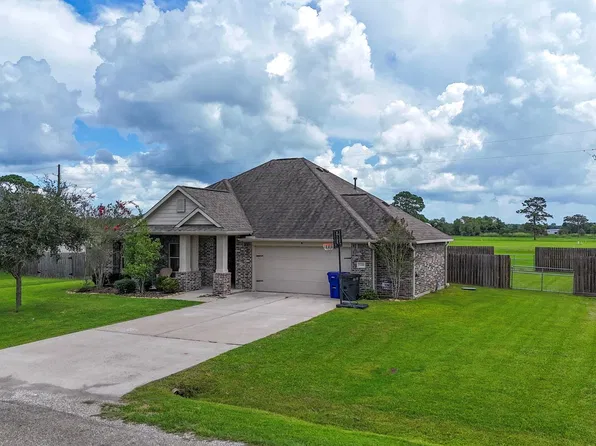 15285 Cliff St, Hamshire, TX 77622