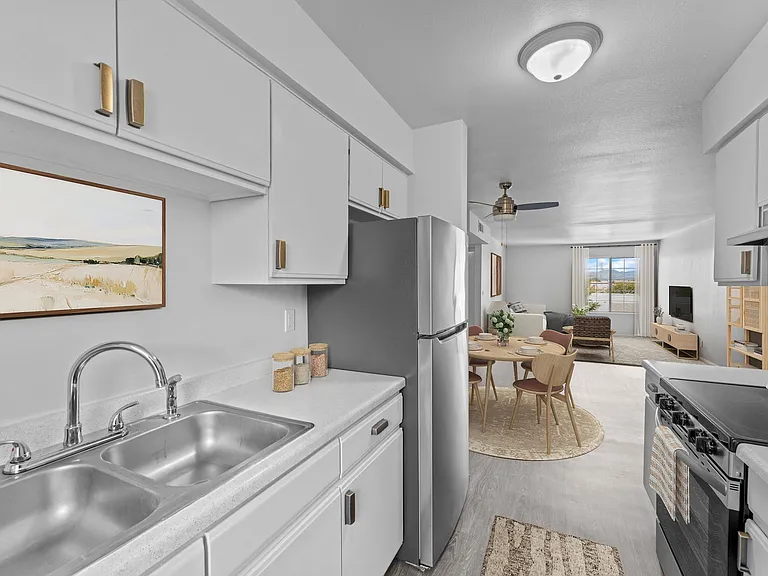 Coronado Glen Apartments — Photo 10