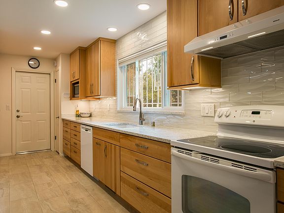 4th image of 7313 Gladden Ave NE