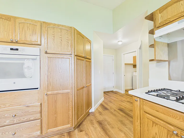 245 Johnson St — Photo 8