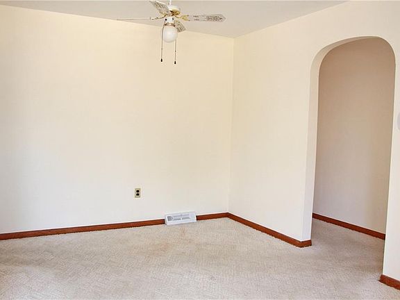5th image of 5008 Hillsdale Ave