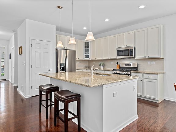 5th image of 1136 Woodridge Dr #A