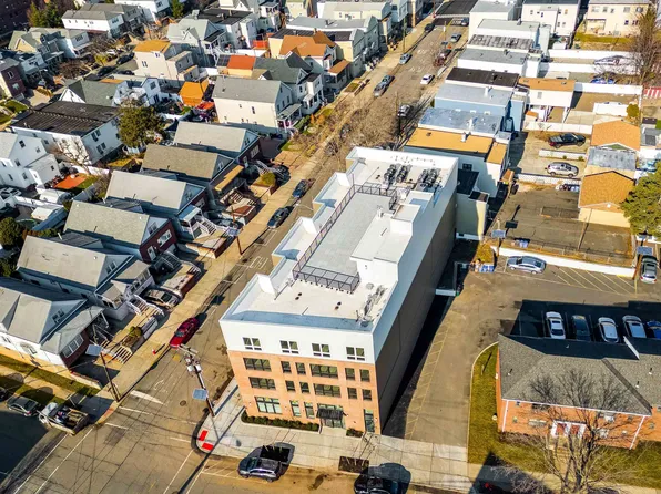 115-117 W 2nd St #403, Bayonne, NJ 07002