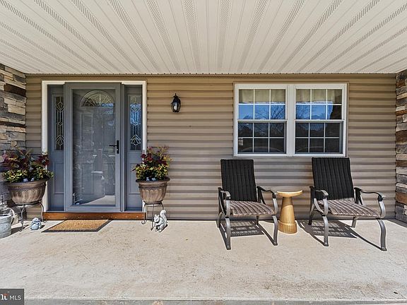 3rd image of 2288 Rebecca Dr