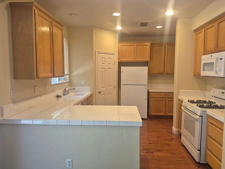 5343 Dunlay Dr — Photo 9