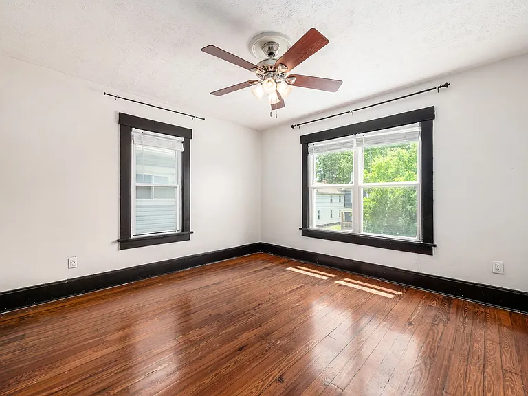 662 E Whittier St #662 — Photo 12