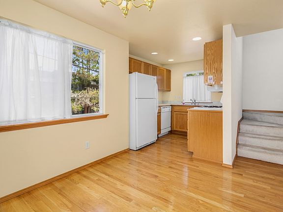 4th image of 11519A 28th Ave NE