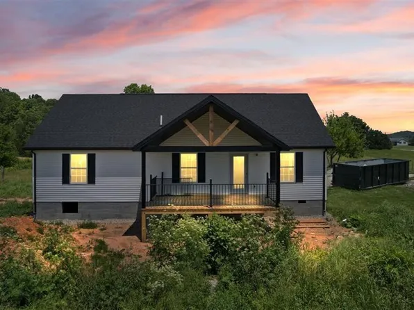 639 Walnut Grove School Rd, Bonnieville, KY 42713
