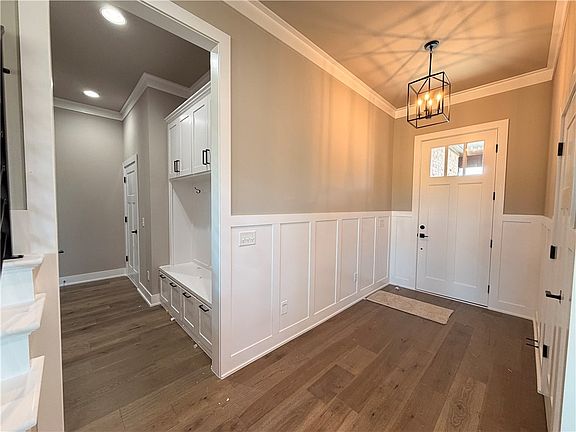 4th image of 6006 S 41st St