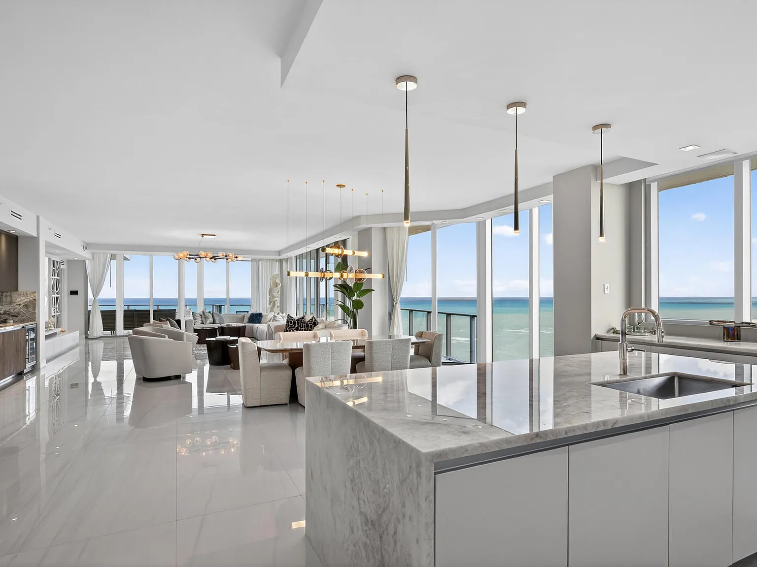 3 bed, 3.0 bath, 3390 sqft, $50,000 — Photo 3