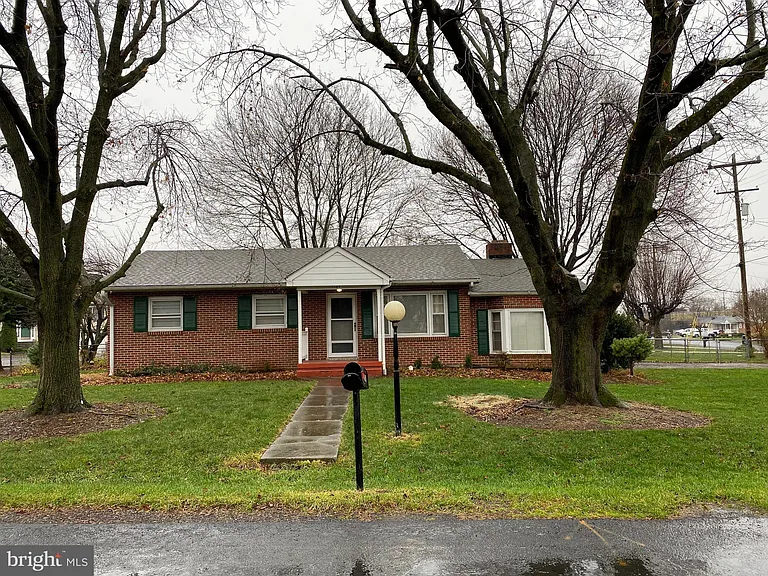 105 Fay St — Photo 2