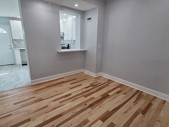 3rd image of 1810 E Albert St
