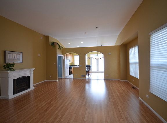 5th image of 2837 Bond Cir #2837