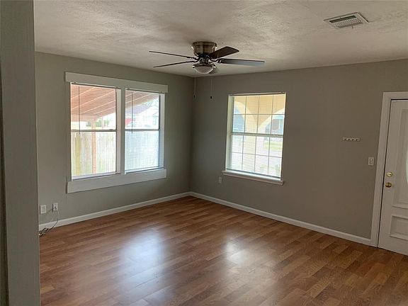5th image of 206 W James Ave