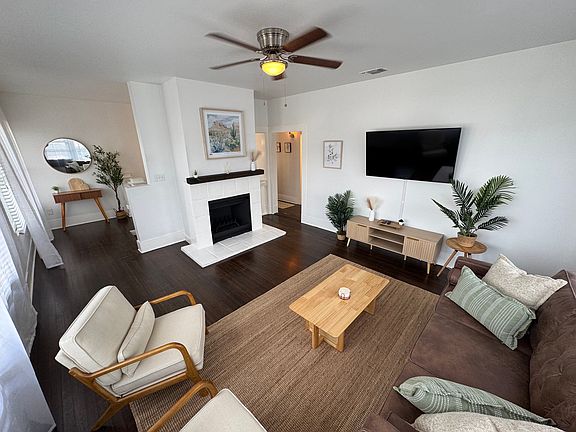 2nd image of 437 Queen Anne Ct #2