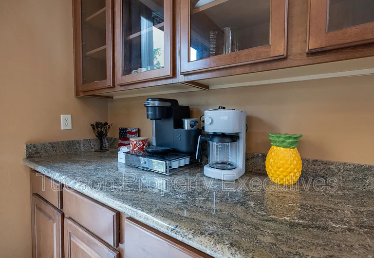 123 E Castlefield Cir — Photo 2