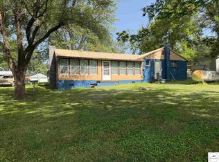 27 Phys Ed Cir, Edwards, MO 65326