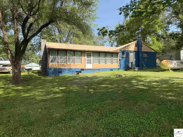 27 Phys Ed Cir, Edwards, MO 65326