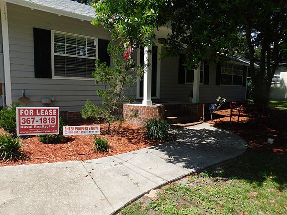 3rd image of 2642 Iroquois Ave