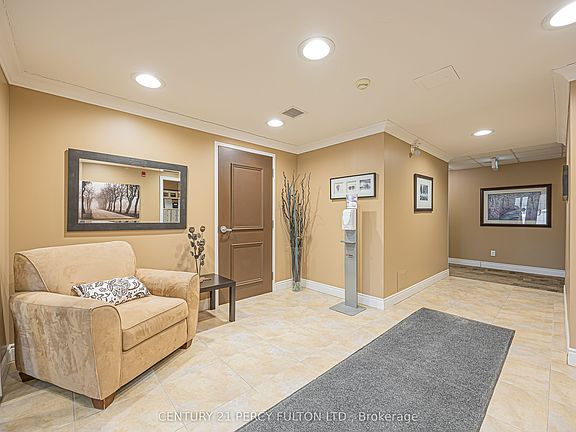 4th image of 220 Main St N #211