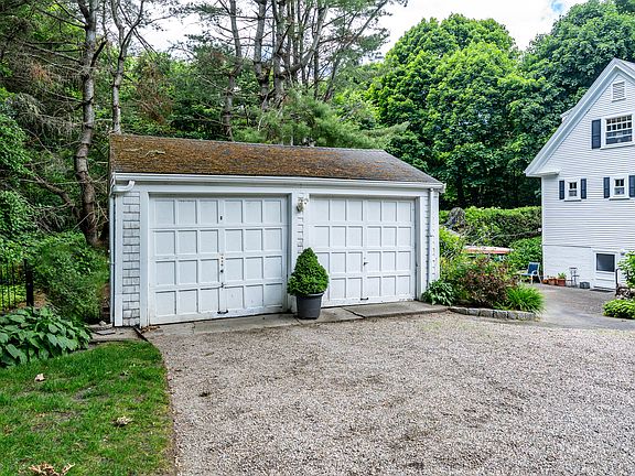 3rd image of 156 E Bay Road