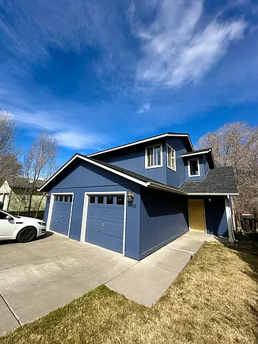 980 NE Hidden Valley Dr Photo 1