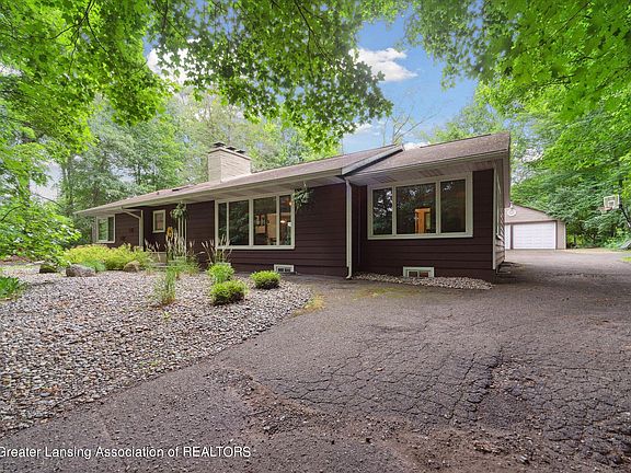 2nd image of 4490 Maumee Dr