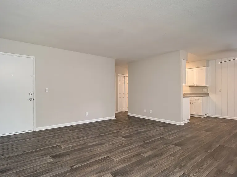 St. Charles Oaks Apartments — Photo 35
