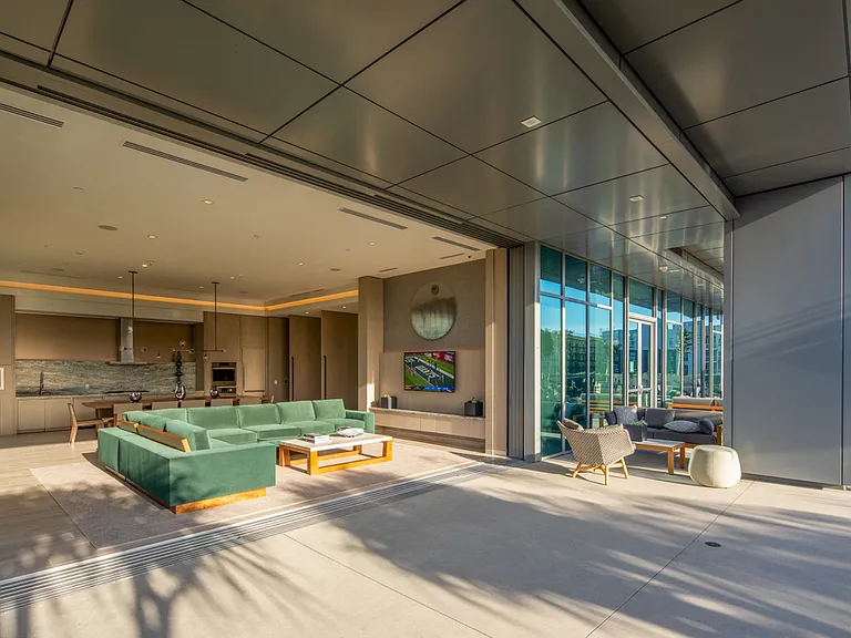 ARQ — Photo 44