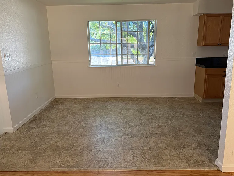8762 Kurts Ct — Photo 3