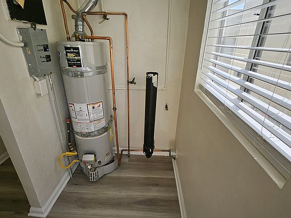 4th image of 342 1/2 Douglas St #342-1/2