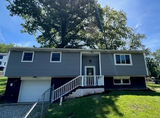 8 Bishop Aly, Cecil, PA 15321