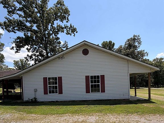 2nd image of 450 Pinewood Rd