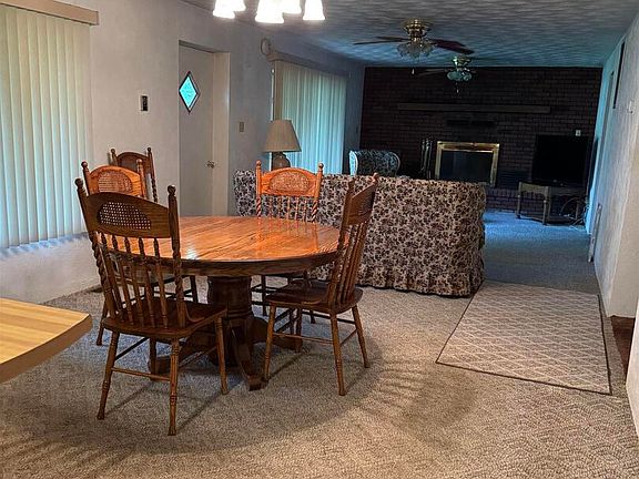 4th image of 405 S Park Ct