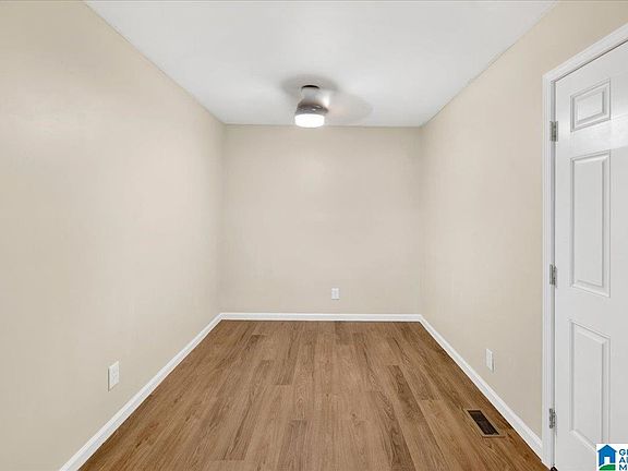 5th image of 2221 Lisa Ann Dr SE