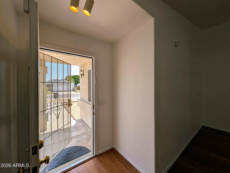 2824 W Angela Dr — Photo 10